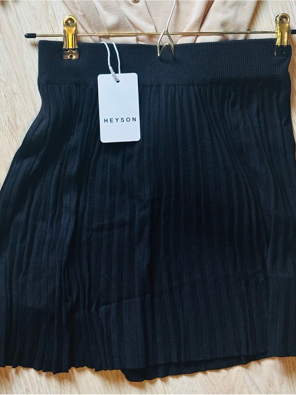 Heyson Women's Black Pleated Skirt